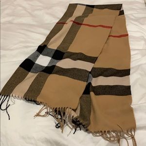 Brand new Burberry-like scarf